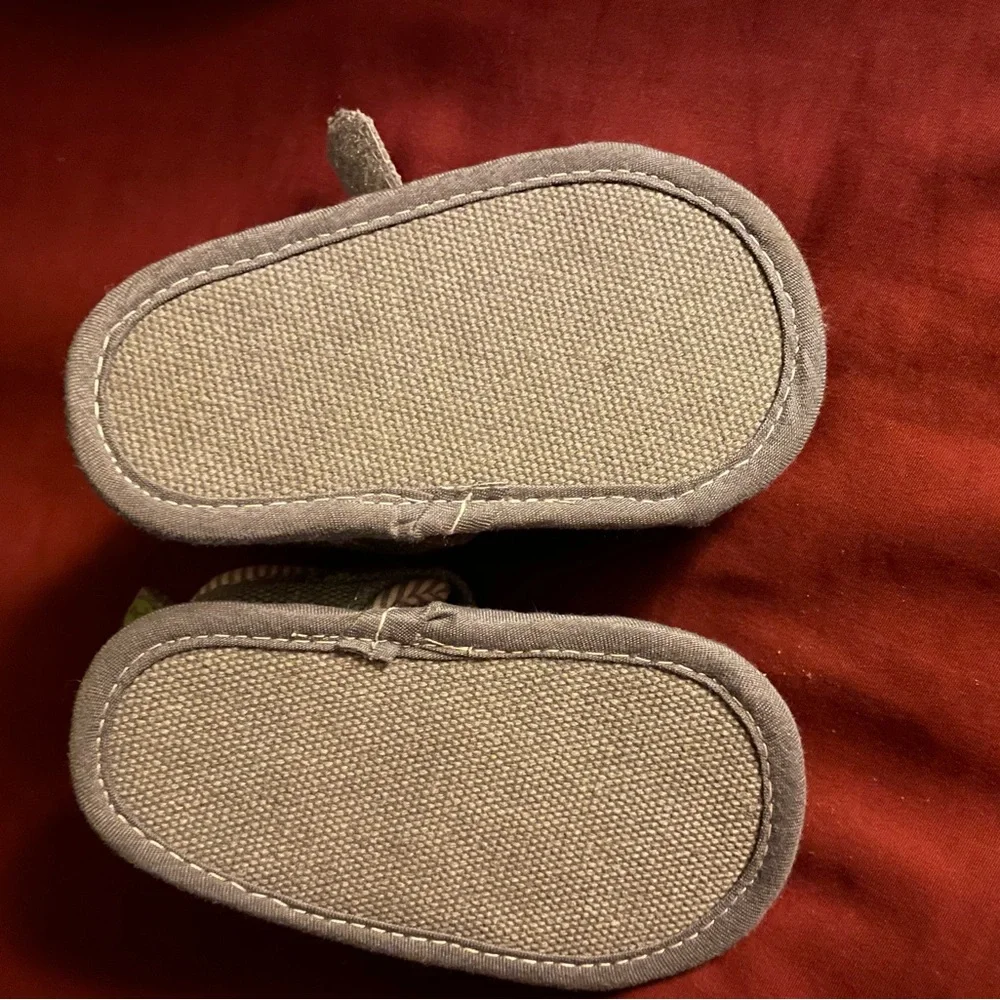 STEPPING STONES SOFT BOTTOM VELCRO STRAP SHOES FOR BABY BOYS GRAY SIZE:2(3-6M)